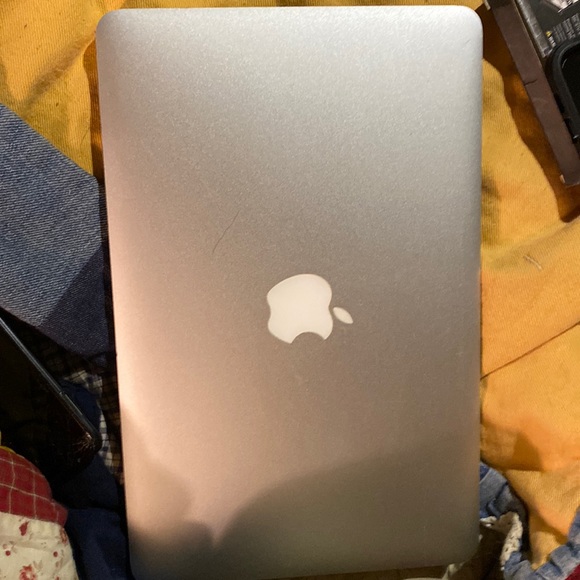 Apple Mac book air - Picture 2 of 5